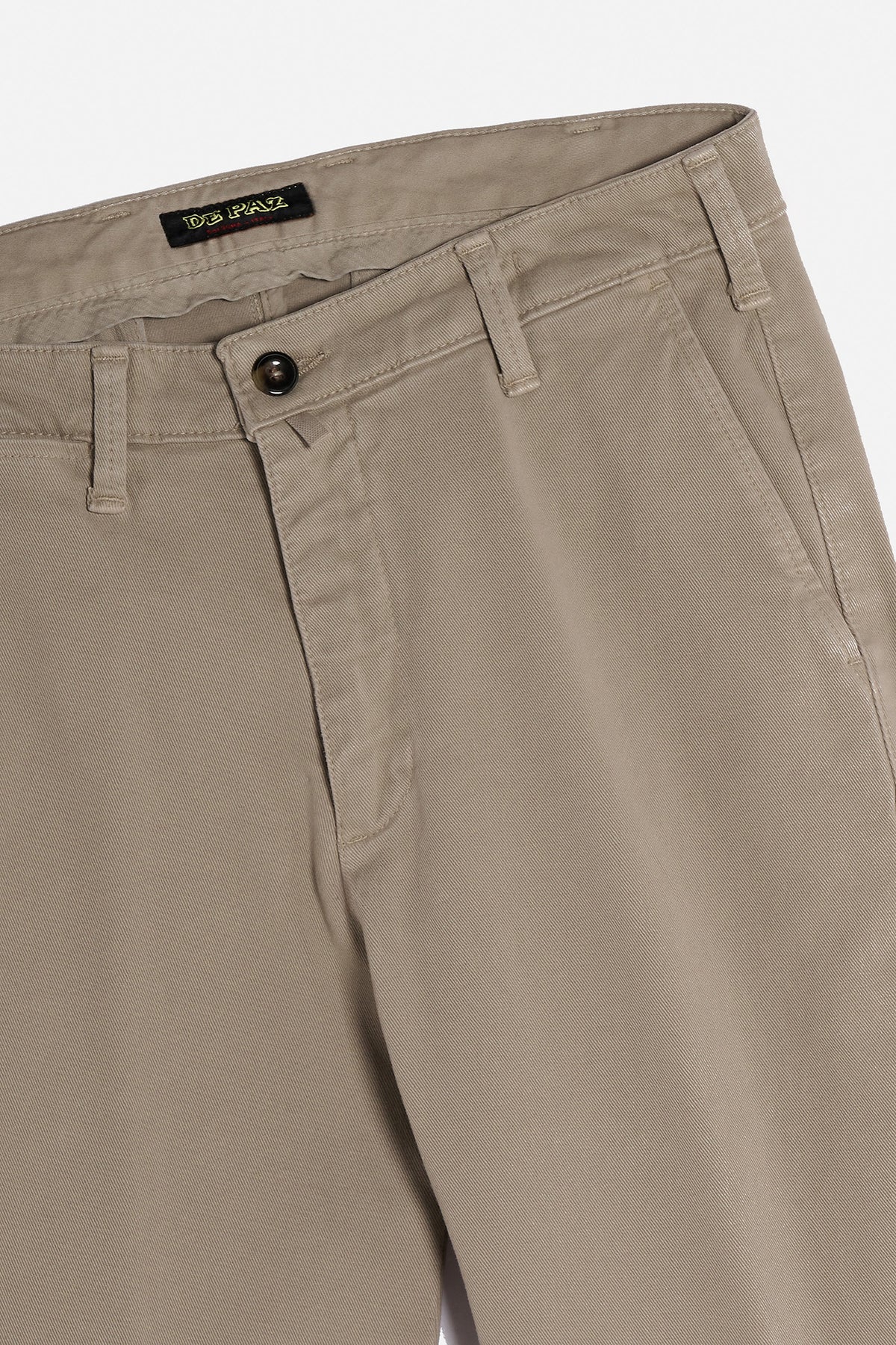 Dettaglio Pantalone Chinos De Paz in cotone invernale tortora con tasca e bottone