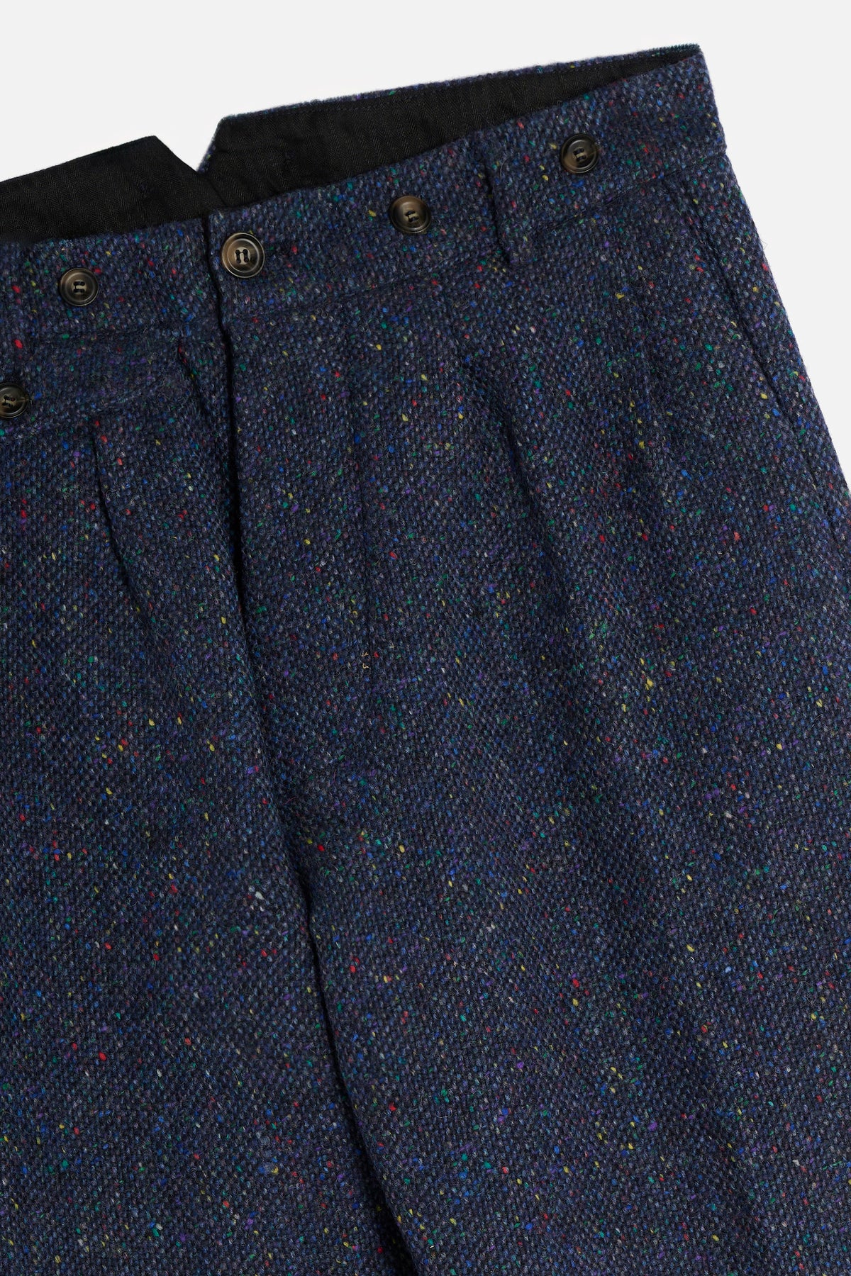 Dettaglio Pantalone John in Donegal Tweed blu navy con pinces, tasche e fili colorati