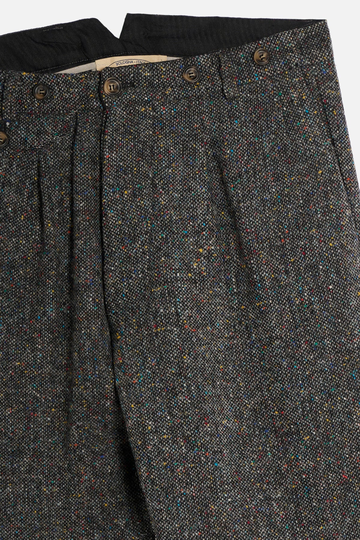 Dettaglio Pantalone John in Donegal Tweed grigio con pinces, tasche e fili colorati