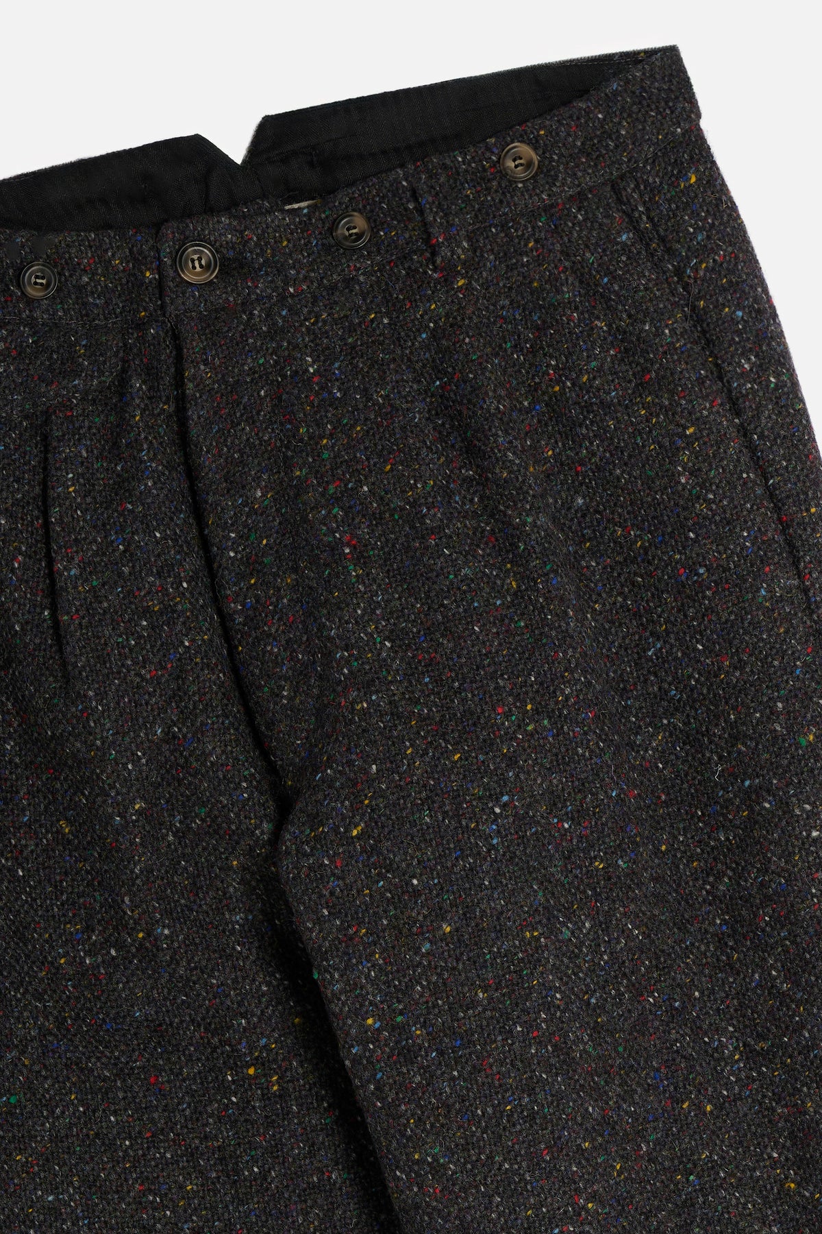 Dettaglio Pantalone John in Donegal Tweed grigio scuro con pinces, tasche e tipici fili colorati